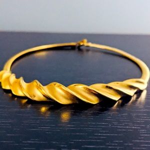 Gold Wave Design Fashion Necklace